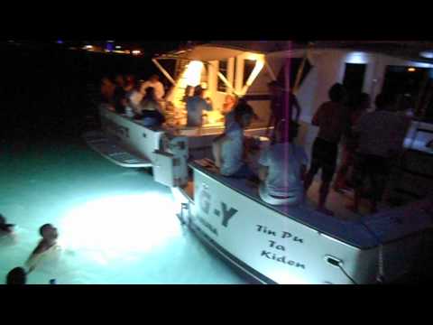 Aruban nightlife @ Pelican Nest bar….