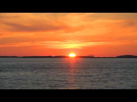 The sun that never sets – timelapse of sunset in norway july (Plenityd – Svolvær by night)