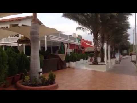 Restaurants right outside the Hilton Aruba