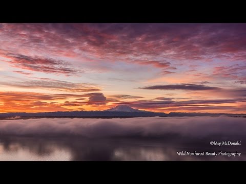 A Stunning Mount Rainier Sunrise (HD Time Lapse)