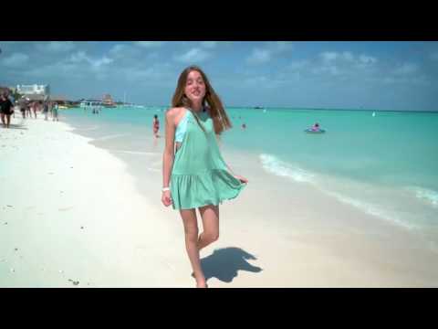 Meet Bella and her experience at the Holiday Inn Resort Aruba