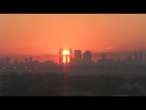 WEB EXTRA: Extraordinary Sunrise Over Miami (Time Lapse Video)