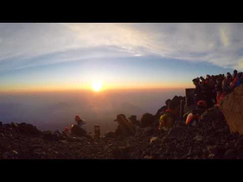 From on top of Mount Fuji #sunrise #timelapse