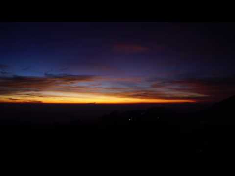 Golden Sunrise – Puncak Sikunir – Time Lapse