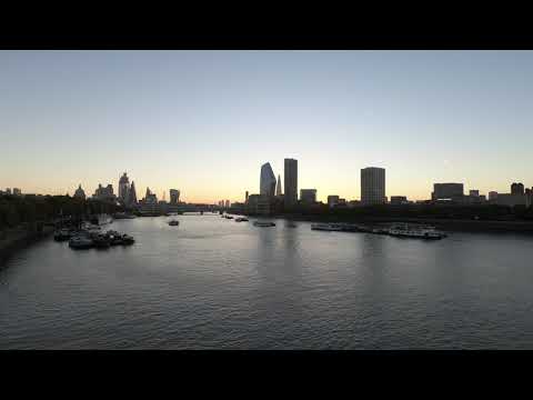 Londra, l’alba sulla skyline [time lapse]