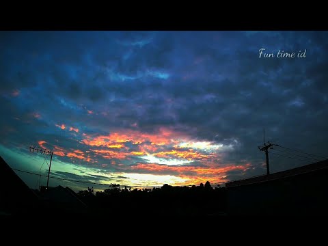 Timelapse – Beautiful sunrise in a cloudy morning