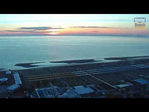 Riccione Sunrise Time Lapse Alba sulla spiaggia di Riccione